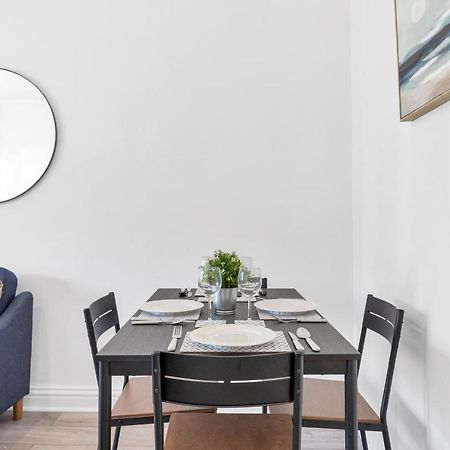 Modern Two Bedroom Apartment With Free Parking! Лондон Екстер'єр фото