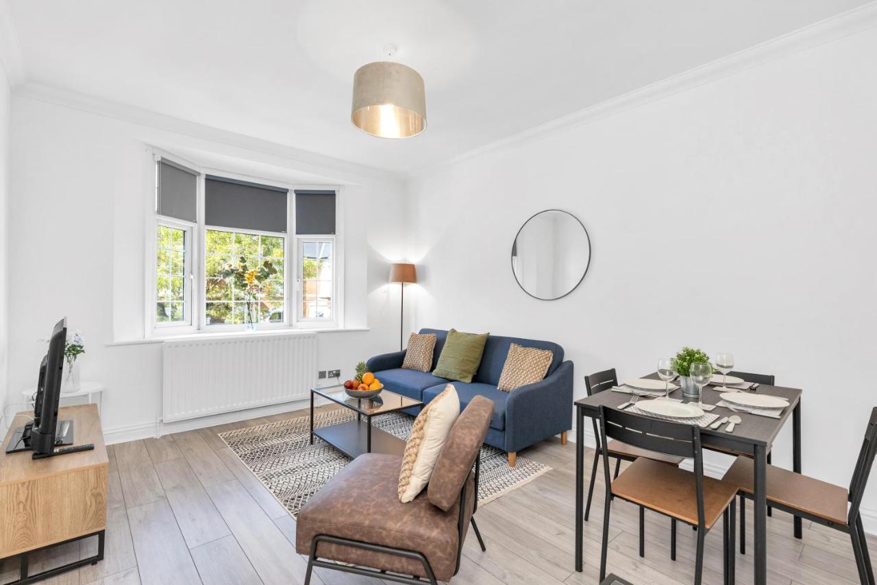 Modern Two Bedroom Apartment With Free Parking! Лондон Екстер'єр фото